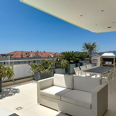 Penthouse 2-bedroom With 360º Views And Parking Apartmán