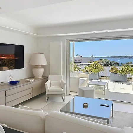 Penthouse 2-bedroom With 360º Views And Parking Apartment