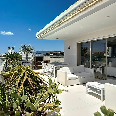 Penthouse 2-bedroom With 360º Views And Parking