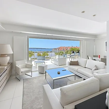 Apartmán Penthouse 2-bedroom With 360º Views And Parking Cannes